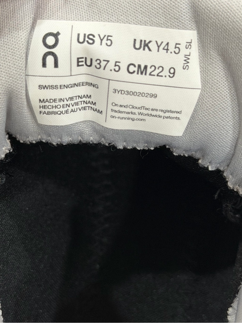 On Cloudhero Mid Waterproof Shoes Youth Sz 5 Y - Picture 6 of 11